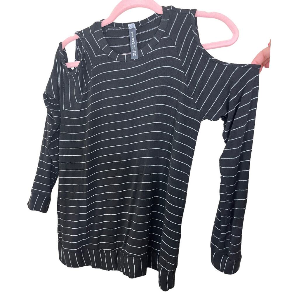 Design Lab Lord & Taylor black white stripe cold shoulder knit Medium